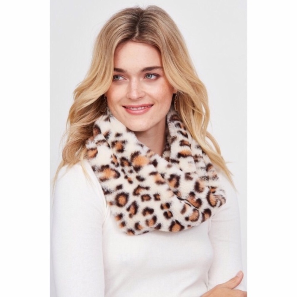 Leopard faux fur twisted snood scarf